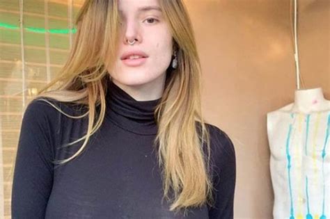 Bella Thorne goes bra